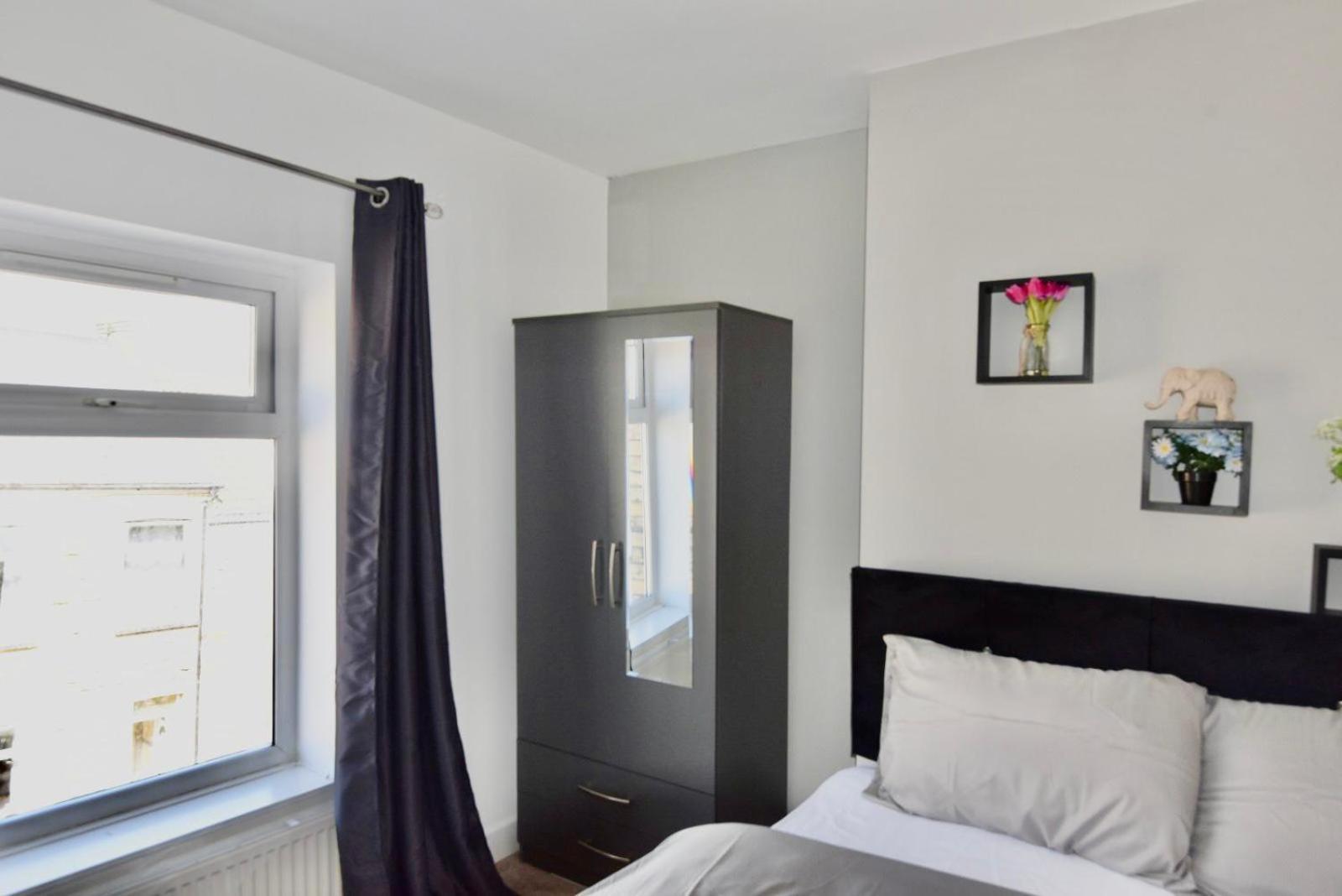 Come On In Lucas Street Newport Train Station Sleep Upto 8 Villa Kültér fotó