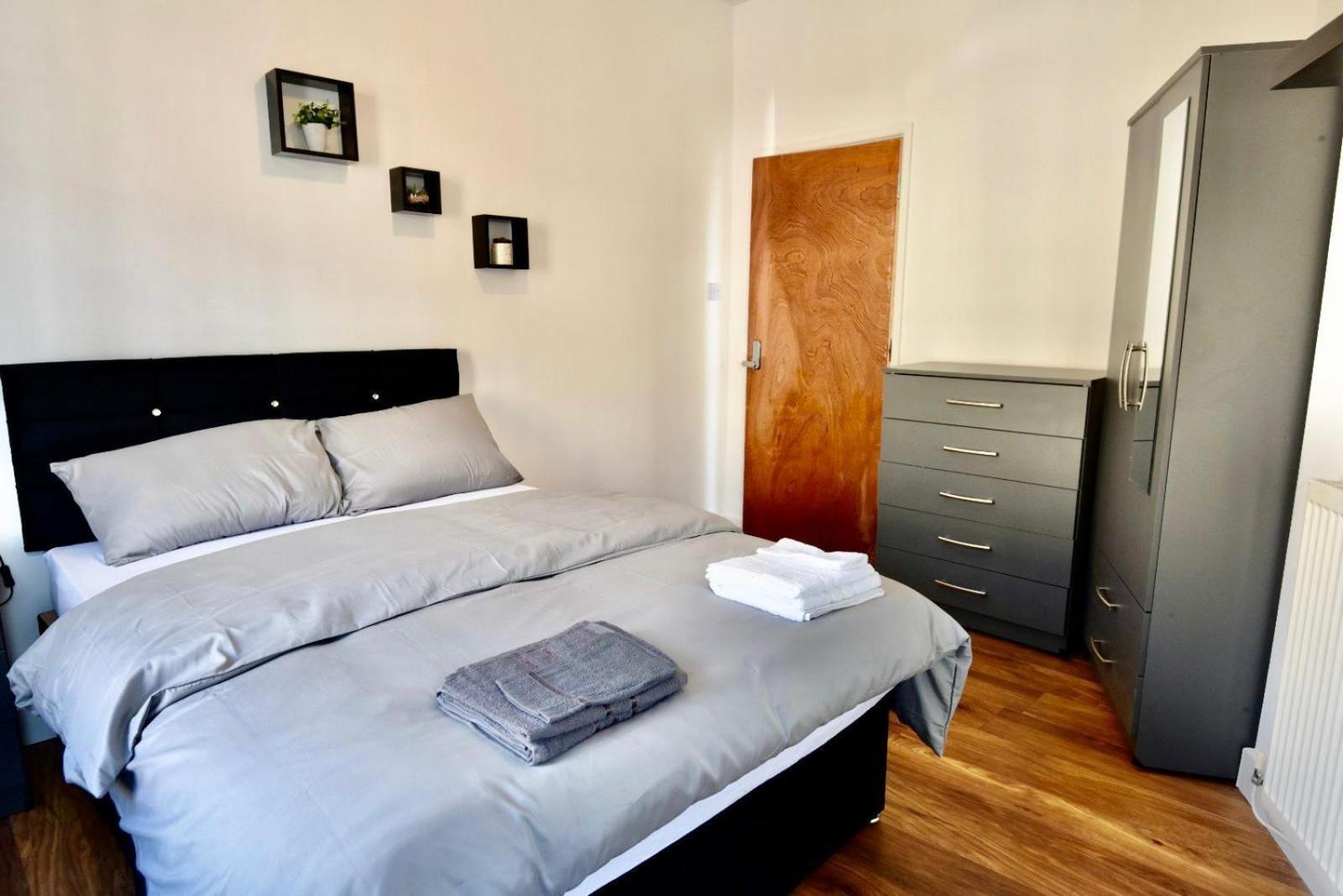 Come On In Lucas Street Newport Train Station Sleep Upto 8 Villa Szoba fotó