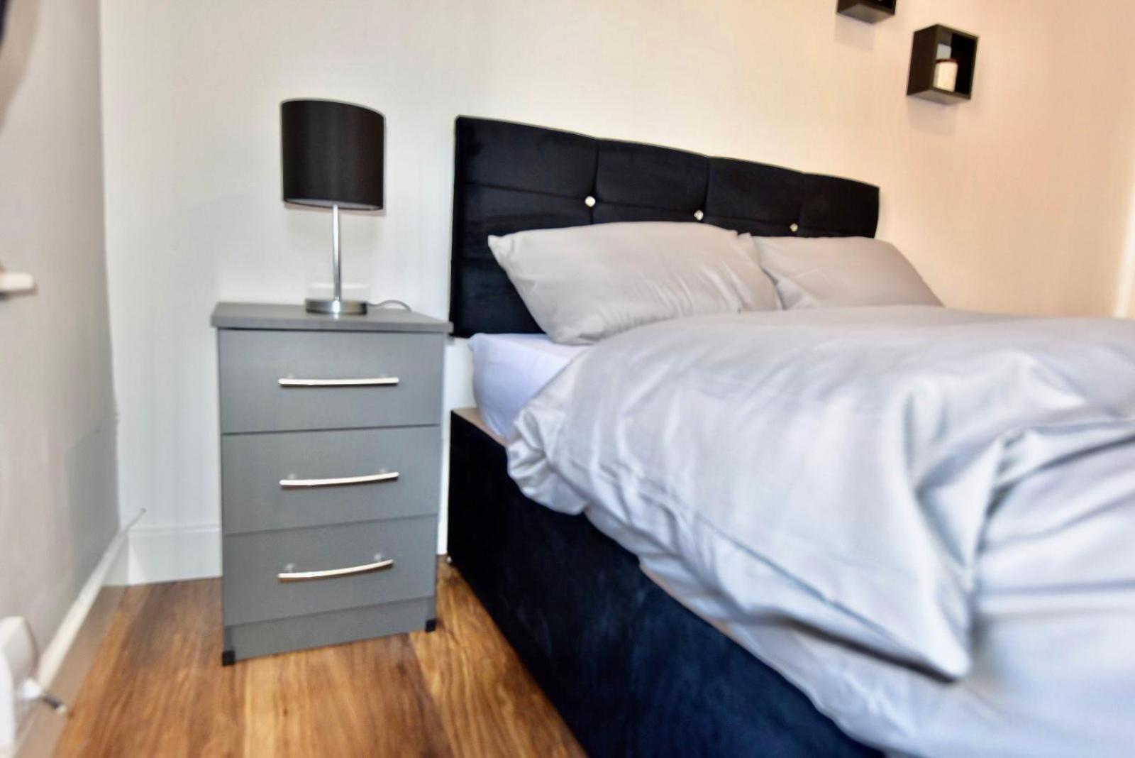 Come On In Lucas Street Newport Train Station Sleep Upto 8 Villa Szoba fotó